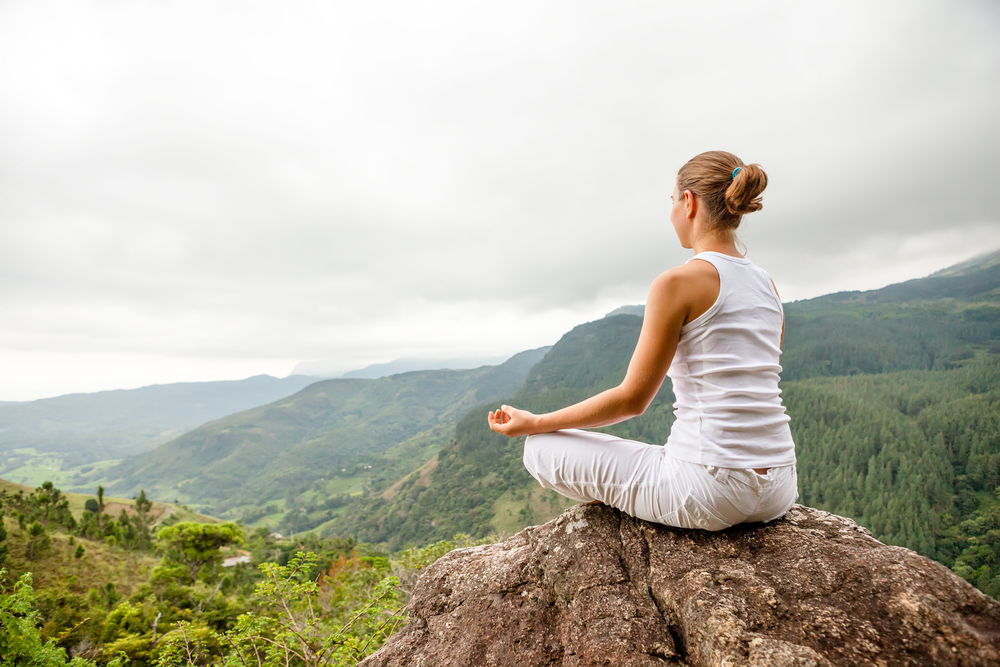Woman,Is,Doing,Yoga,Exercises,In,Mountains