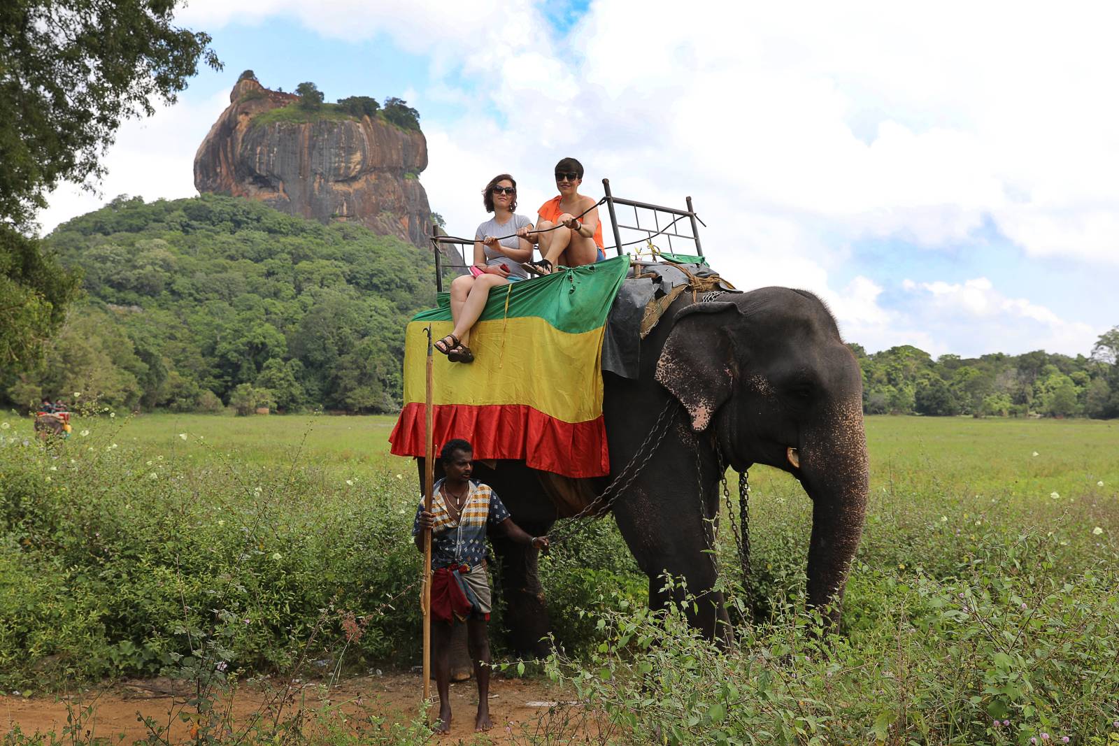 Srilanka elephant riding